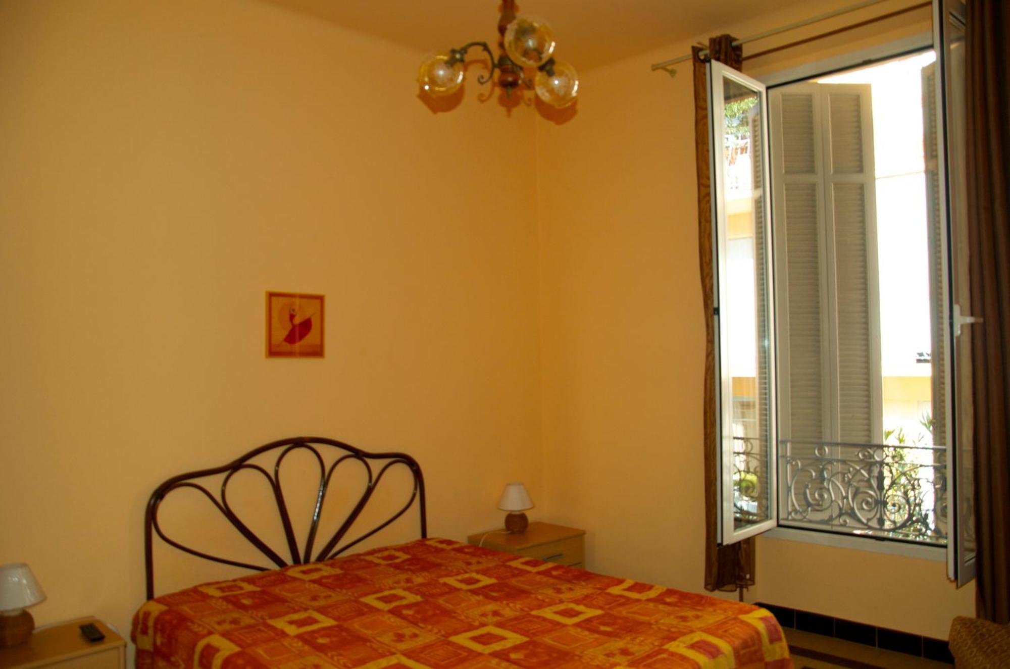 Apartment Maison, Centre Ville, Proche Commerce Menton